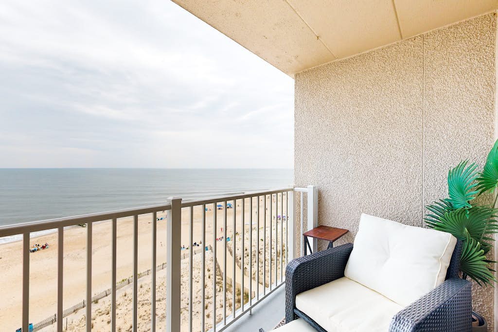 Rehoboth Beach studio with a balcony, fast WiFi, ocean view, & outdoor pool