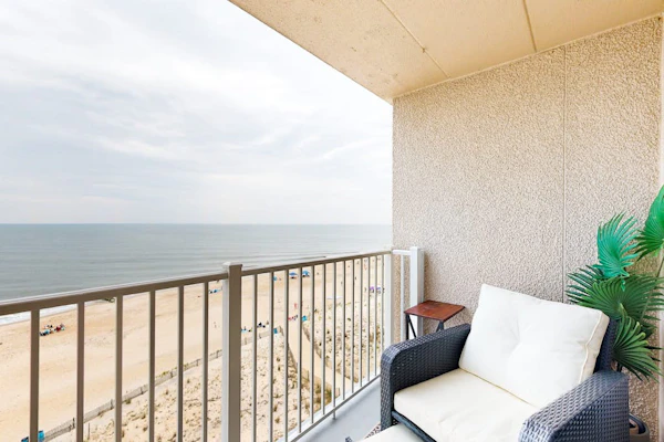 Rehoboth Beach studio with a balcony, fast WiFi, ocean view, & outdoor pool