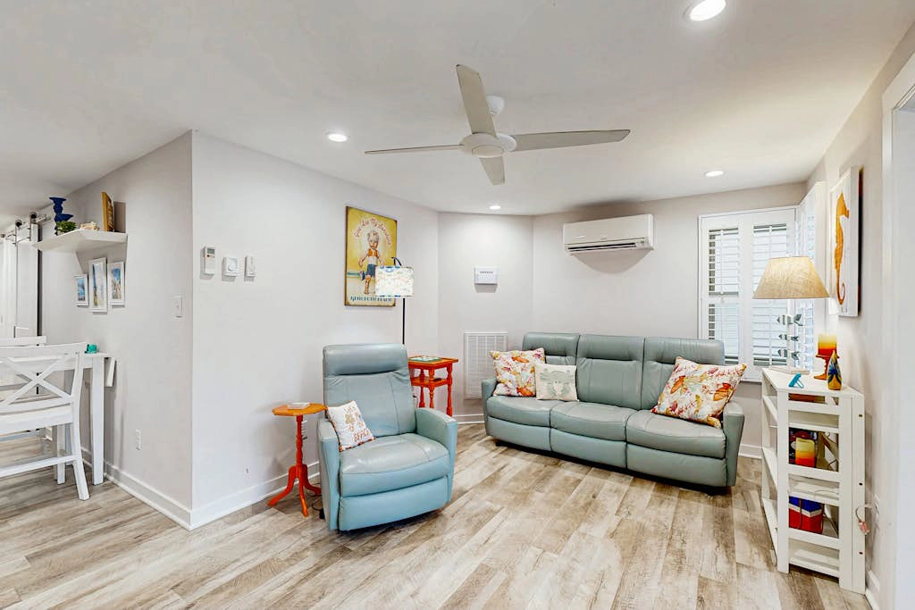 Town of Rehoboth Beach - The Boxwood House - 21 Wilmington Ave #1E