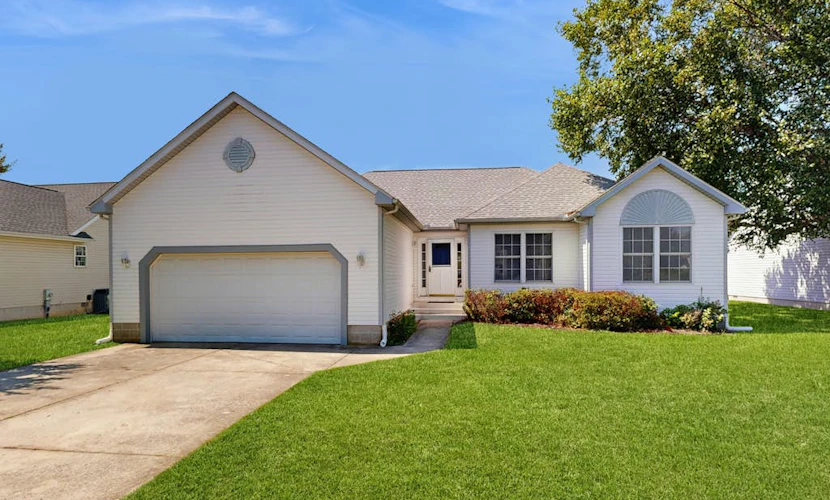 Maplewood spacious house w/shared pool, W/D & free WIFI