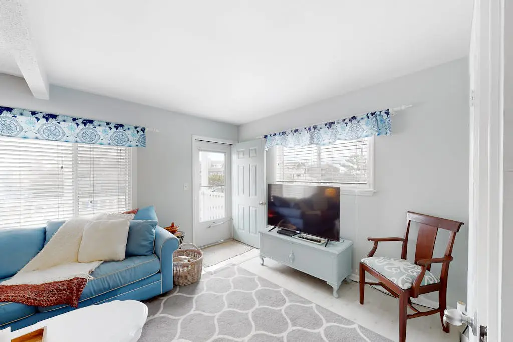 Dewey Villas - 24 Dickinson Ave, Unit #8B