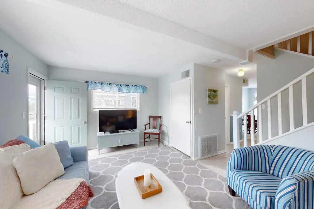 Dewey Villas - 24 Dickinson Ave, Unit #8B