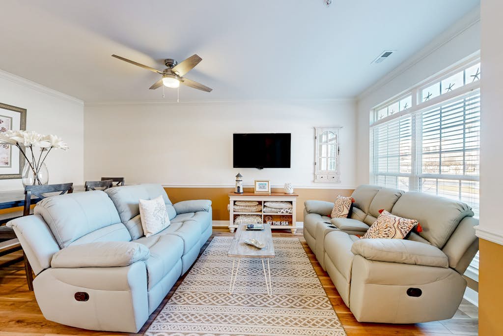 Dog-friendly Villages of Five Points townhouse with pool, tennis, gym, grill