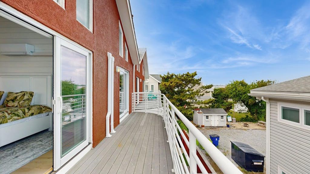 Town of Dewey Beach condo w/deck, balcony, walk to beach, close to restaurants