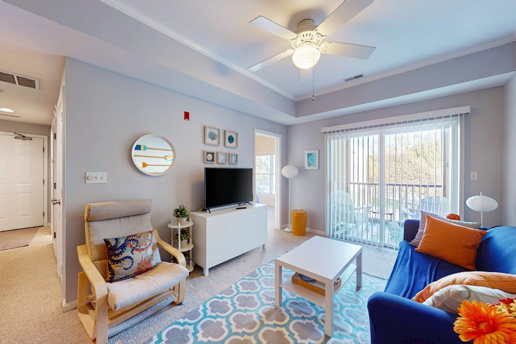 Captiva Sands at Eagles Landing condo w/community pools, tennis/pickleball court