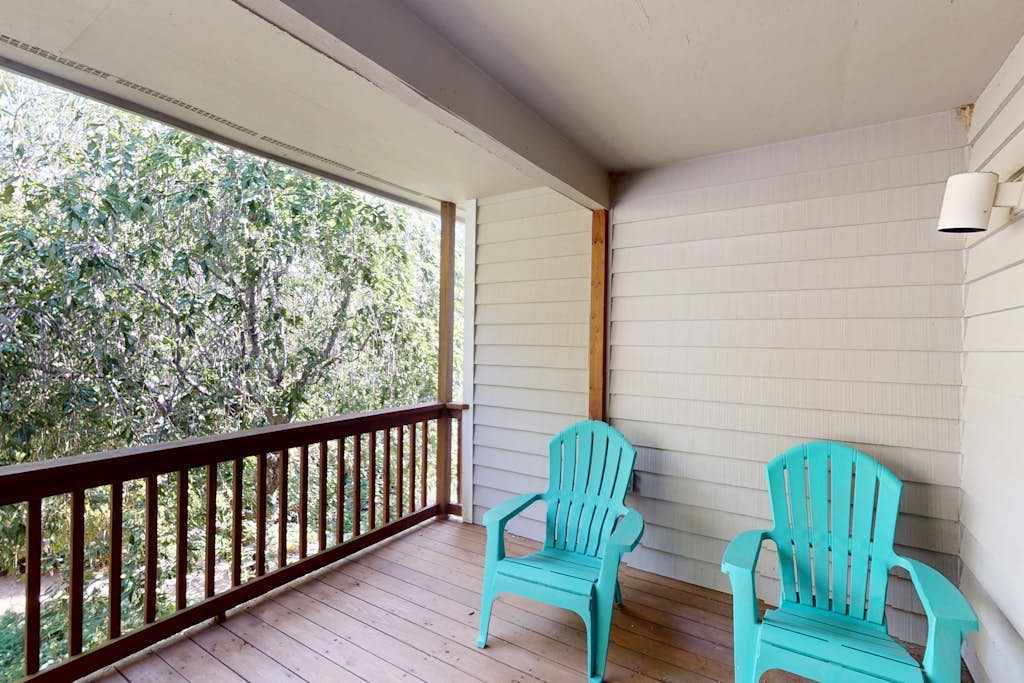The Plantations condo w/shared tennis court, balcony, WIFI