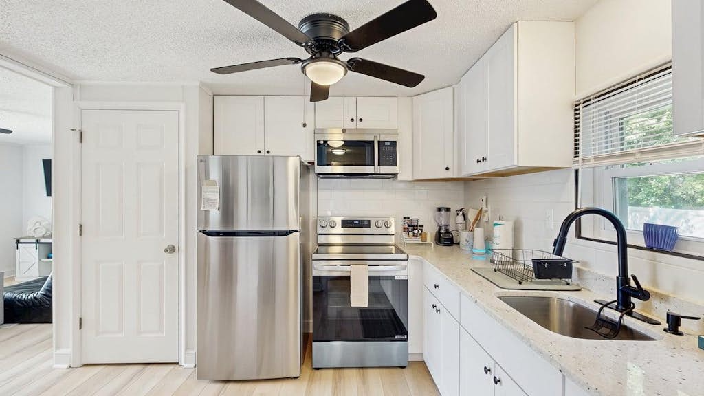 Town of Rehoboth Beach Dog friendly home with W/D & free WIFI