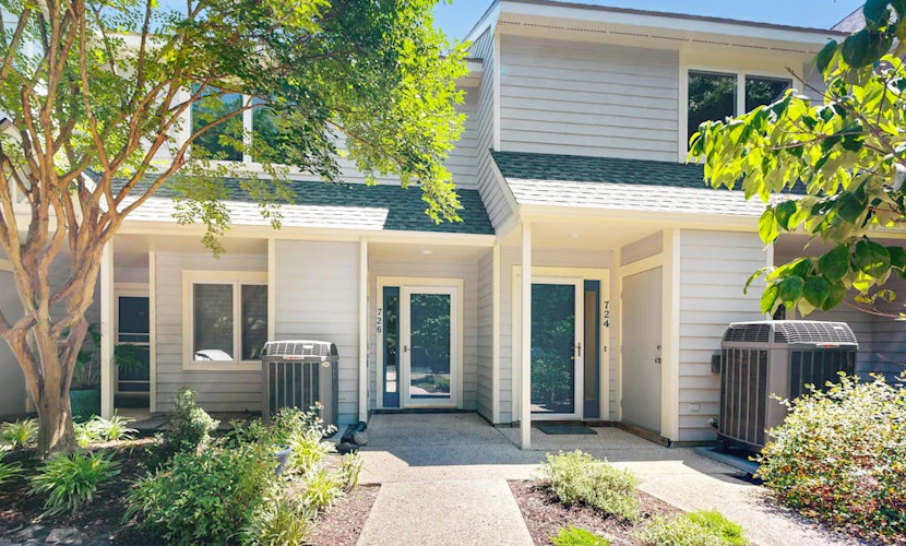Spring Lake Condo with balcony, free WIFI, W/D, shared pool