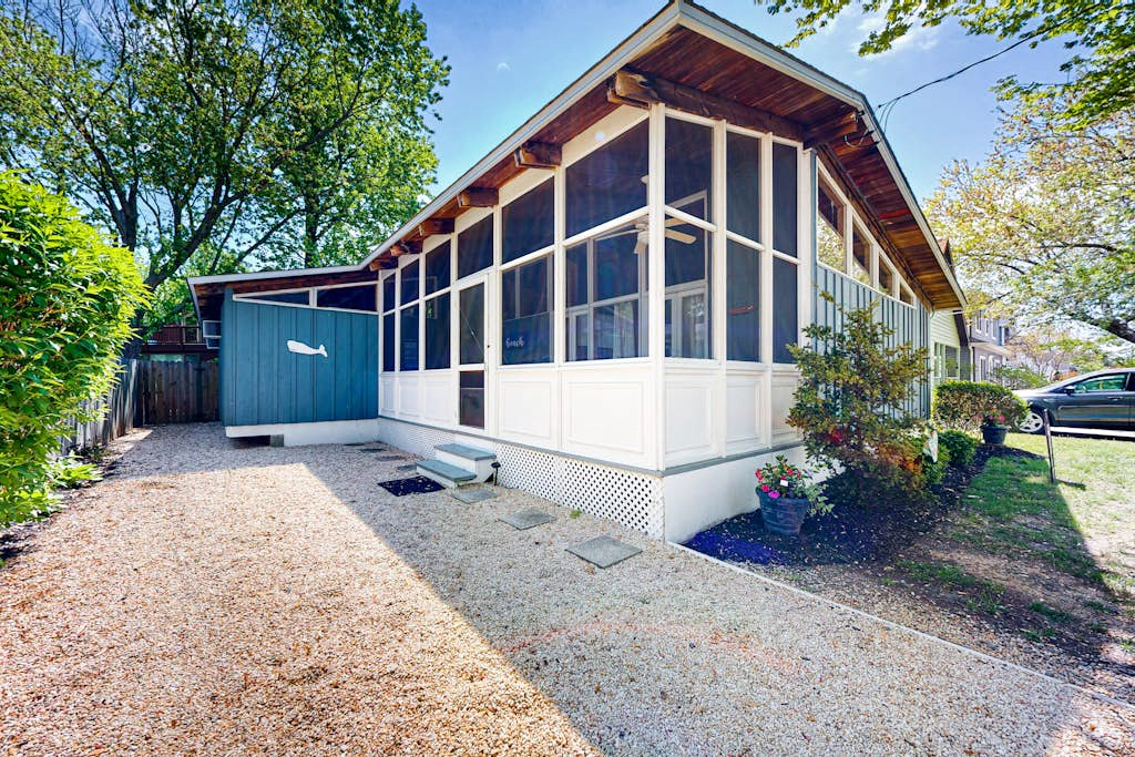 Ann Acres - 21039 Elizabeth Ave