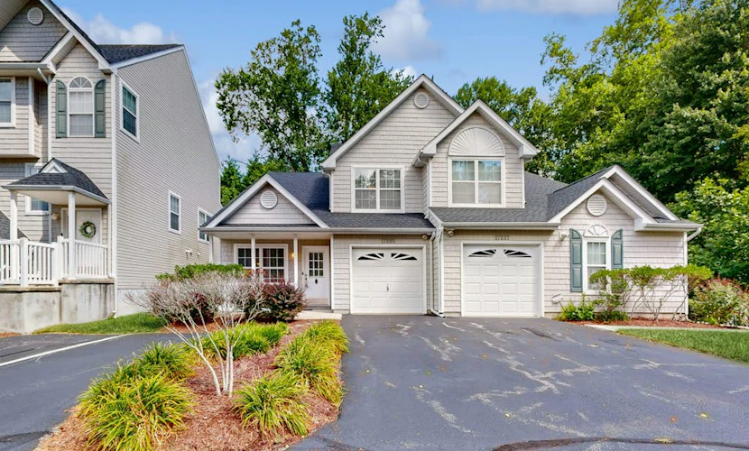 The Reserves of Nassau townhome w/shared pool, W/D & free WIFI