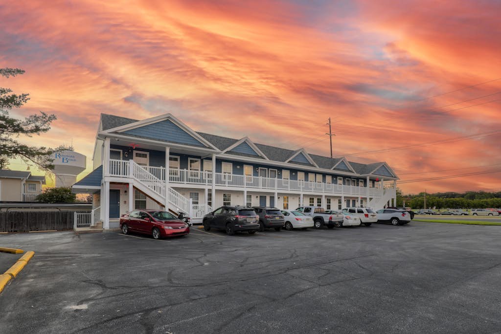 Rehoboth Beach House coastal condo w/ pool, clubhouse, fast WiFi, & washer/dryer