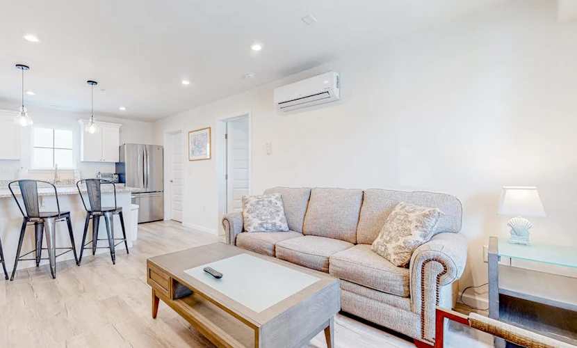 Rehoboth Beach House second-floor condo with pool, clubhouse, & washer/dryer