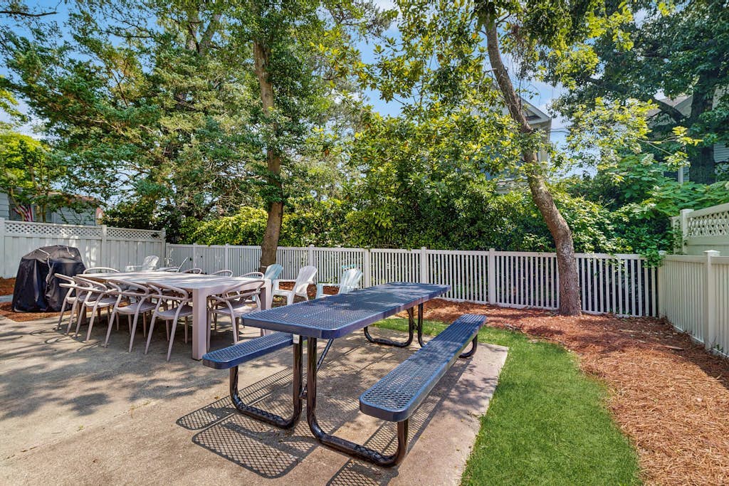 Spacious downtown home with yard, WiFi, AC, washer/dryer - near the beach
