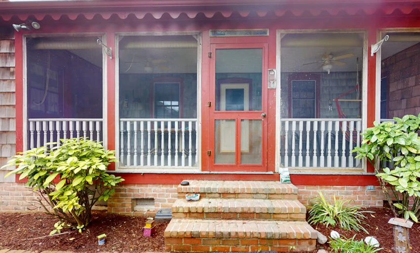 Town of Lewes spacious dog friendly house w/deck & enclosed yard