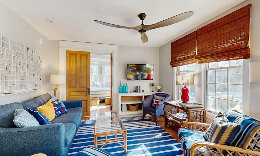 Town of Lewes house w/deck, balcony, close to beach & restaurants