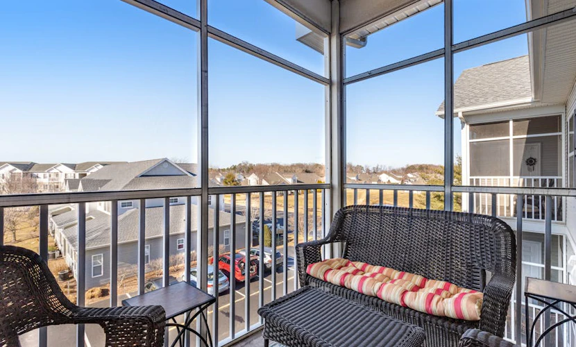 Villas At Bay Crossing homey condo with pool, beach gear, WiFi, and private W/D