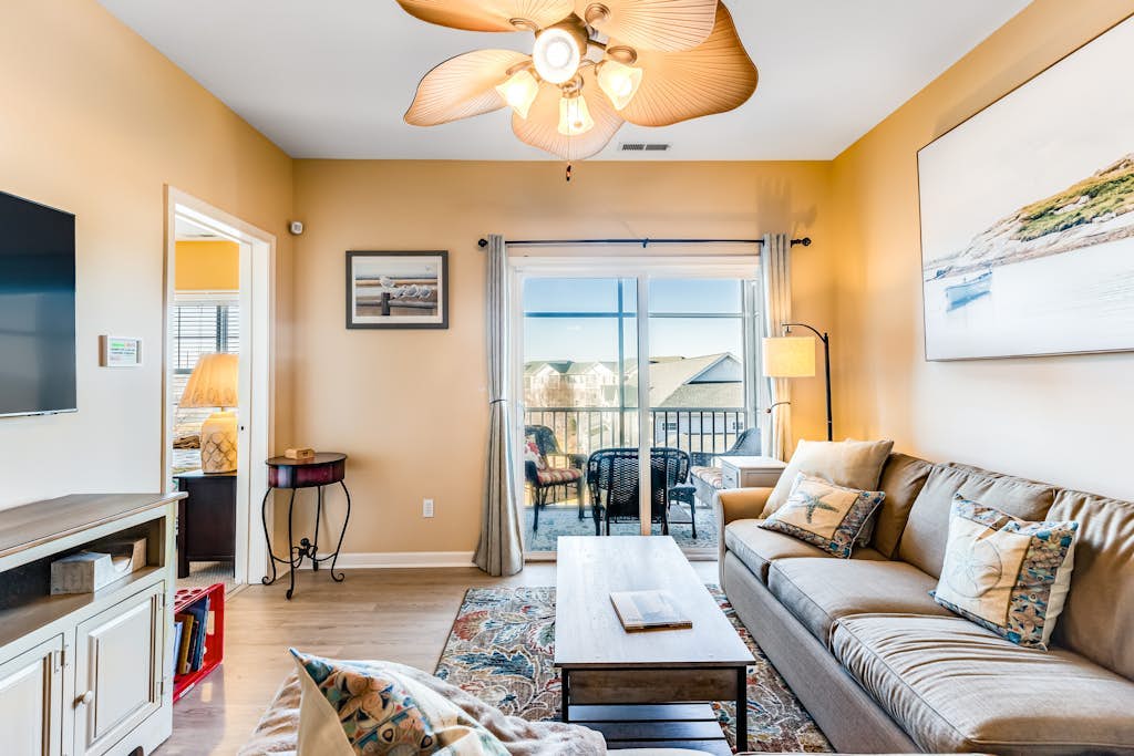 Villas At Bay Crossing homey condo with pool, beach gear, WiFi, and private W/D