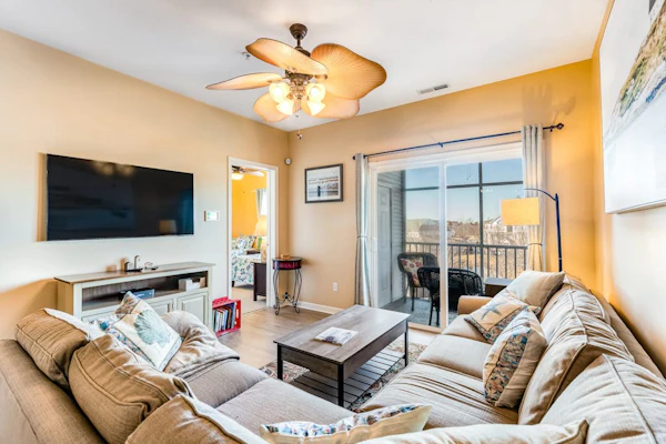 Villas At Bay Crossing homey condo with pool, beach gear, WiFi, and private W/D