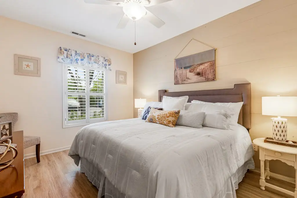 Villas at Bay Crossing - 34682 Villa Cir, Unit #4105