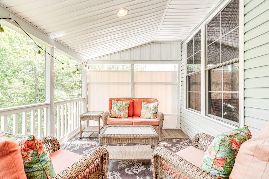 Sawgrass at White Oak Creek dog-friendly townhouse with a pool, tennis, & AC