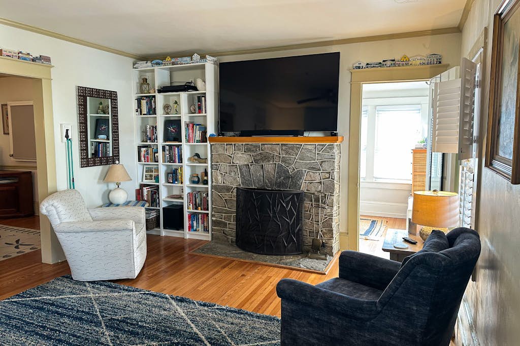 Town of Rehoboth Beach dog-friendly house close to beach & restaurants