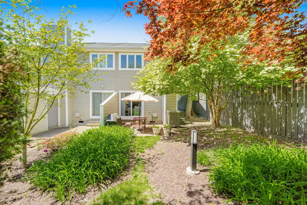 Scarborough Village - 245 Country Club Dr, Unit #608