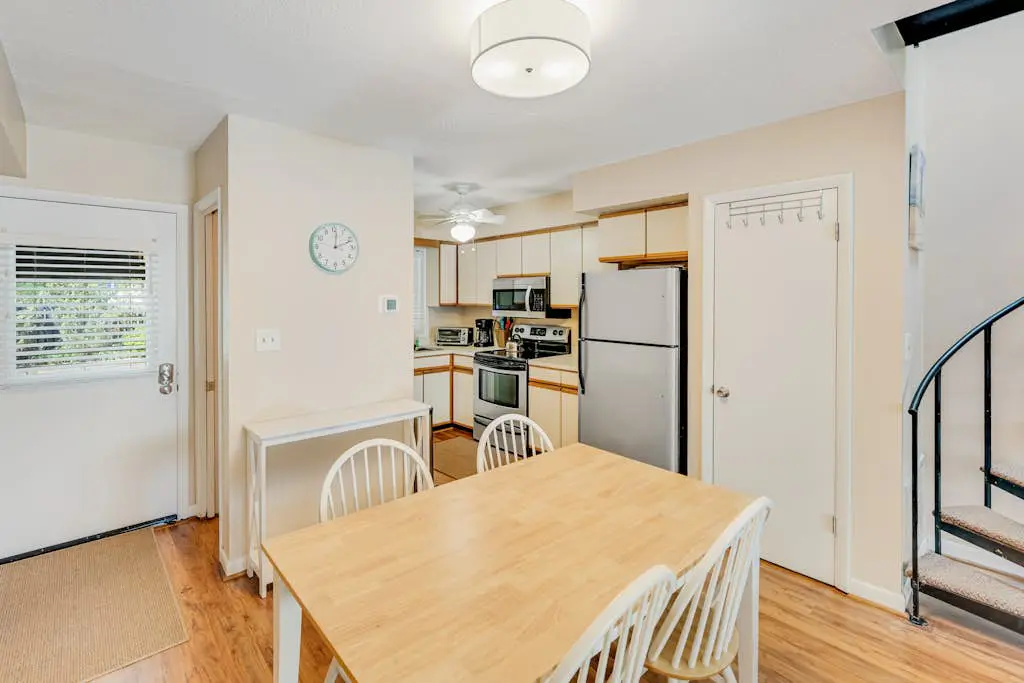 Scarborough Village - 245 Country Club Dr, Unit #608