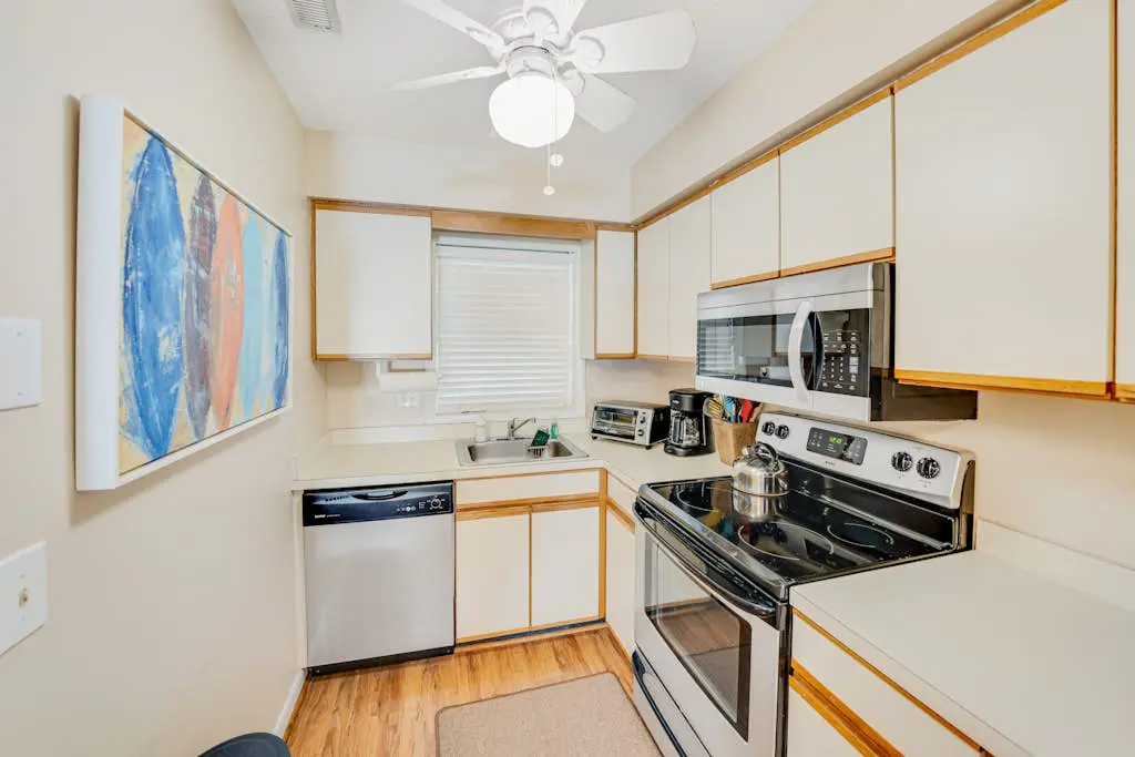 Scarborough Village - 245 Country Club Dr, Unit #608