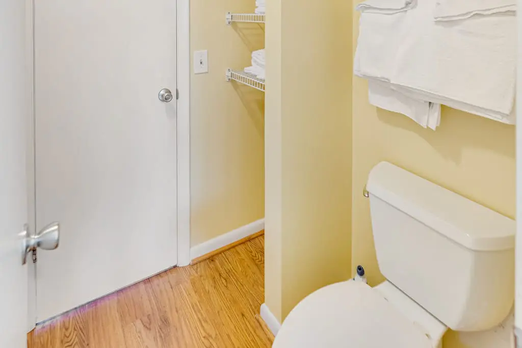 Scarborough Village - 245 Country Club Dr, Unit #608