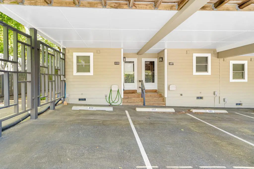 Scarborough Village - 245 Country Club Dr, Unit #608