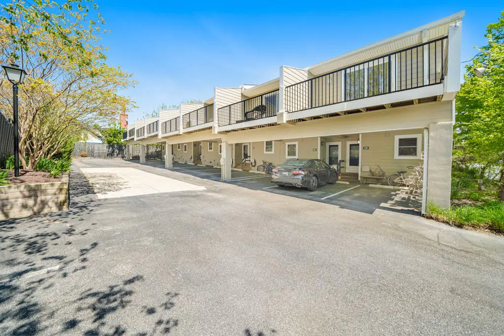 Scarborough Village - 245 Country Club Dr, Unit #608