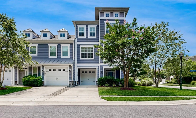 Sawgrass at White Oak Creek - townhome with AC, pools & gyms
