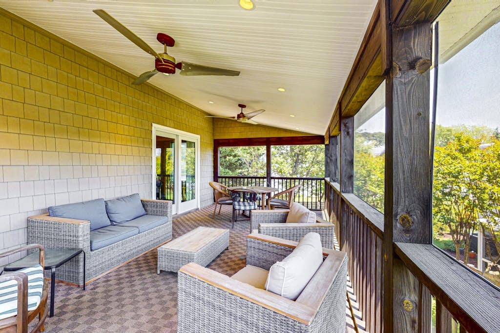 Town of Rehoboth Beach pet friendly house w/deck close to beach