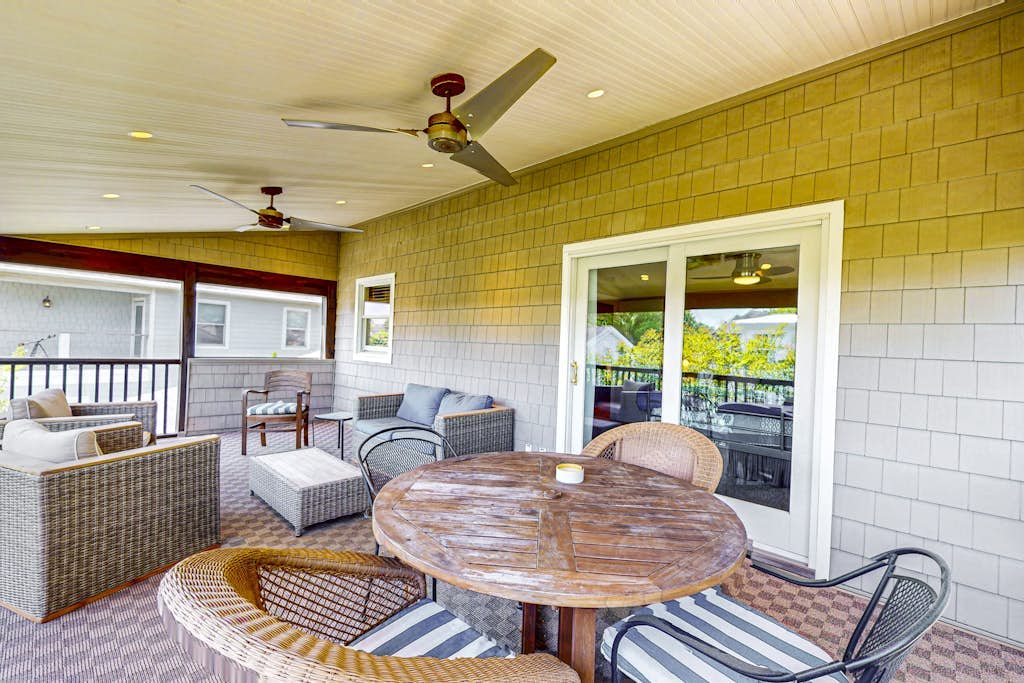Town of Rehoboth Beach pet friendly house w/deck close to beach