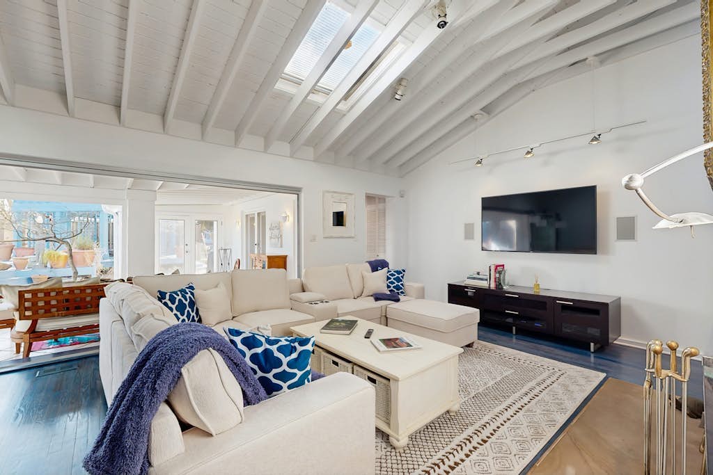 Rehoboth Beach dog friendly house w/private pool & hot tub