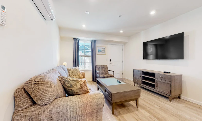 Rehoboth Beach House updated condo with outdoor pool & washer/dryer
