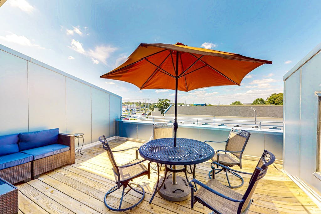 Rehoboth Beach dog friendly townhome w/deck, patio, grill close to marina