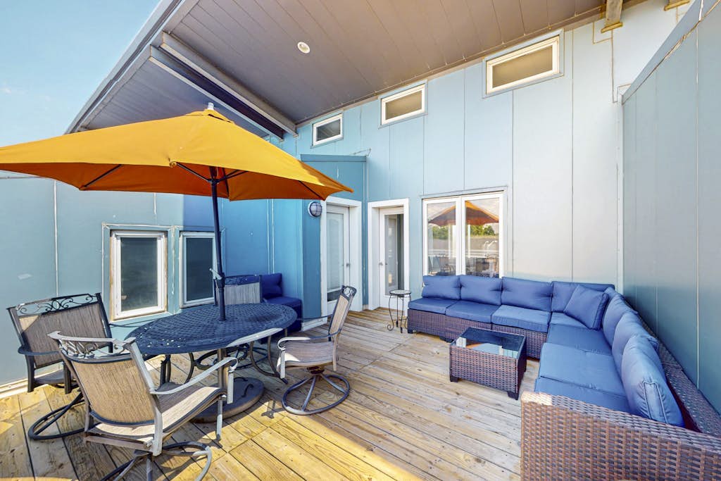 Rehoboth Beach dog friendly townhome w/deck, patio, grill close to marina