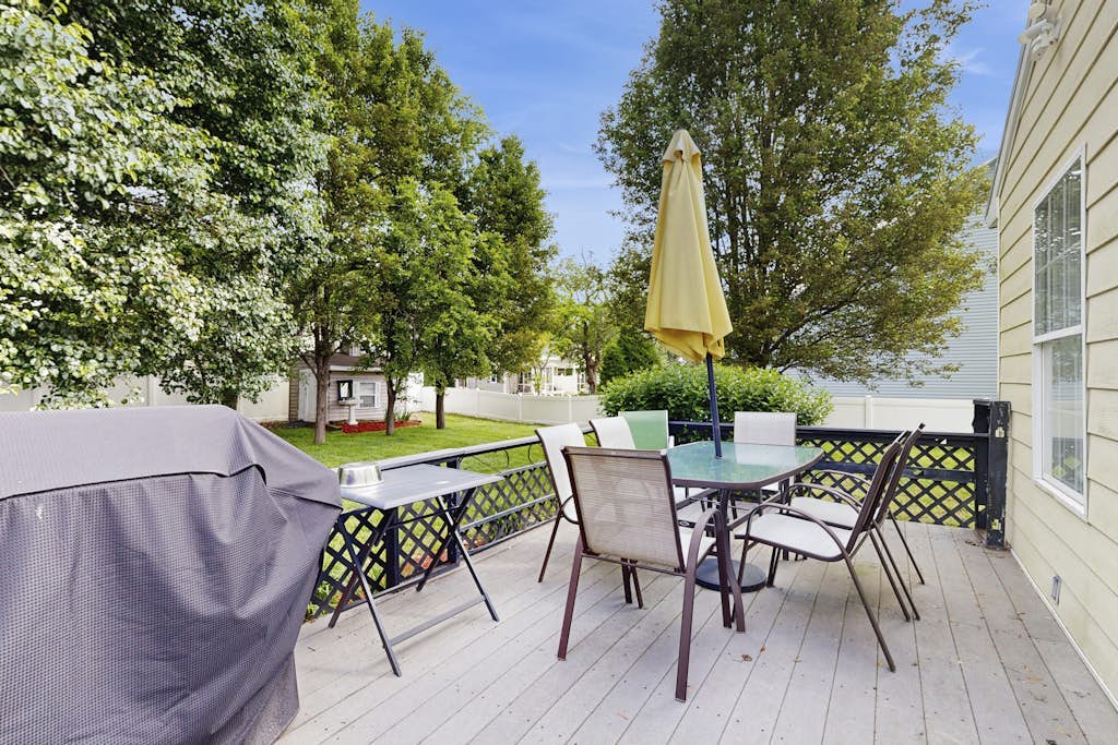 Maplewood pet friendly house w/shared pool, W/D & free WIFI
