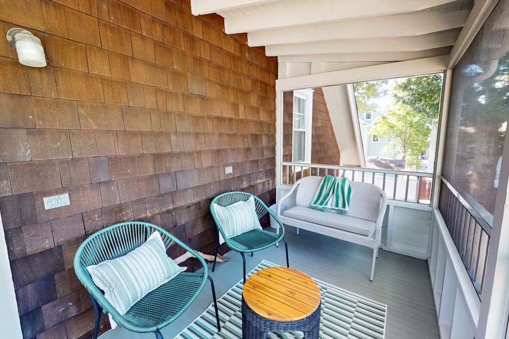 Town of Rehoboth Beach house w/screen porch, walk to beach & restaurants