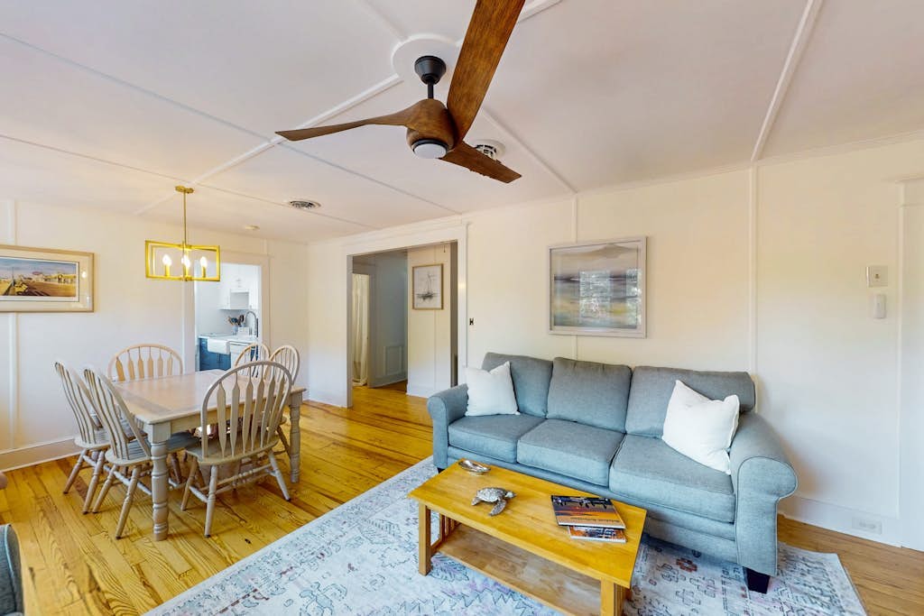 Town of Rehoboth Beach house w/screen porch, walk to beach & restaurants