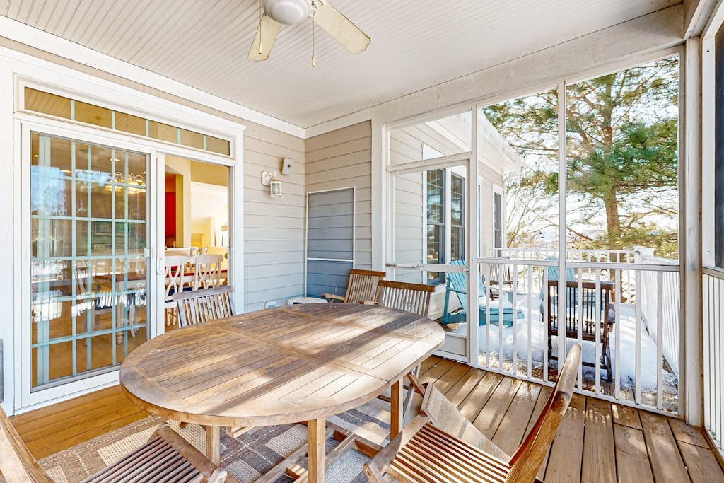 Bear Trap Dunes golf-view condo with screened porch, pool, tennis & sauna access