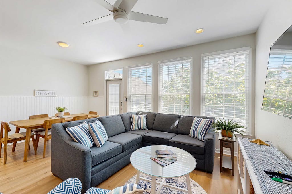 Bear Trap Dunes townhouse w/ pool access, central AC, golf on-site, and more