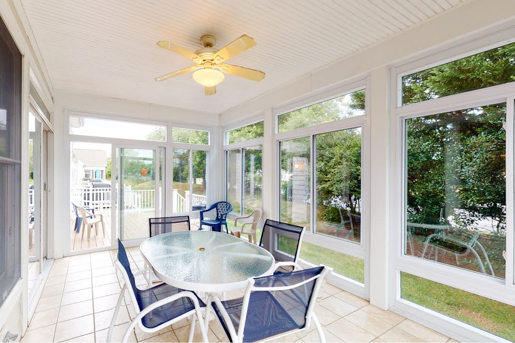 Bear Trap Dunes townhouse w/ fireplace, basketball court, tennis court, WiFi