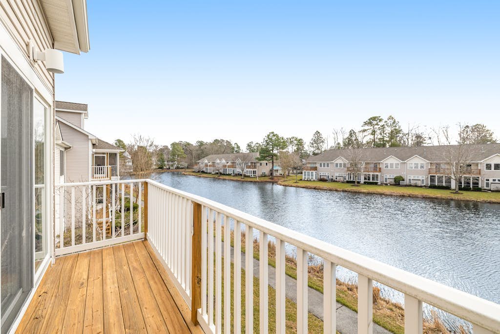 Sea Colony Tennis second-floor condo with fireplace, gym, & tennis court