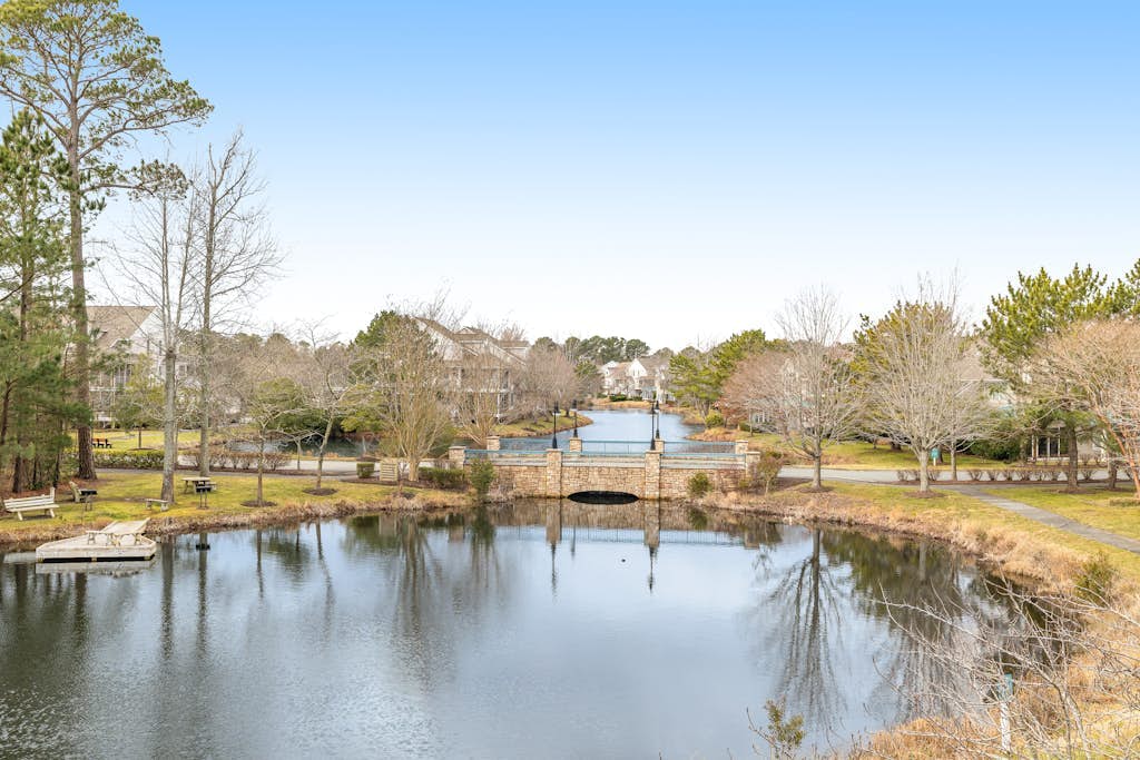 Sea Colony Tennis second-floor condo with fireplace, gym, & tennis court