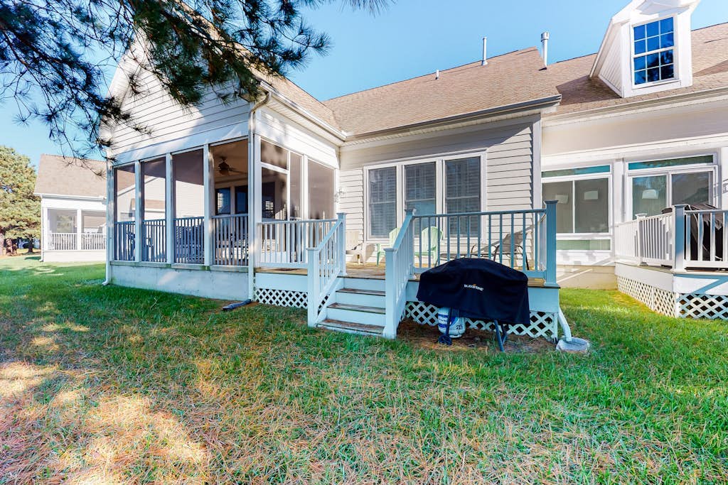 Bear Trap Dunes townhouse w/ balcony, free WiFi, gym, and private gas grill