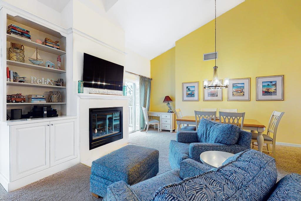 2nd-floor Sea Colony Tennis condo with gym & sauna
