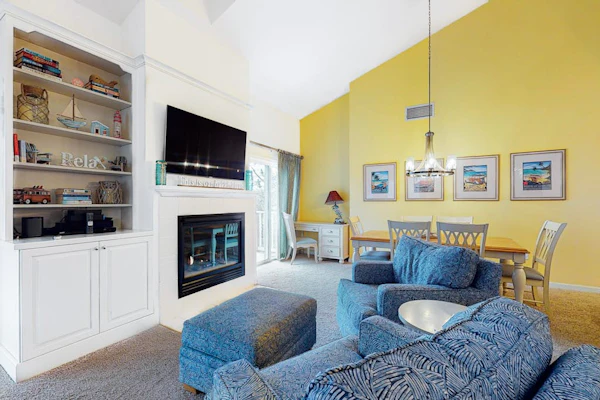 2nd-floor Sea Colony Tennis condo with gym & sauna
