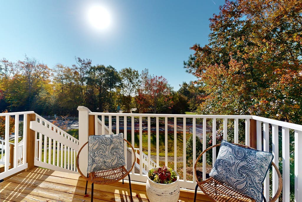 Sea Colony Tennis 2nd-floor condo pool & gym